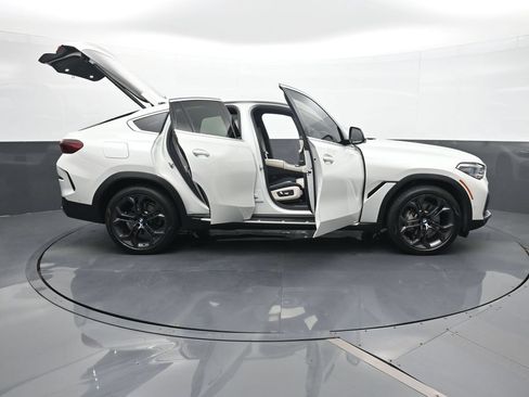Used 2021 BMW X6 xDrive40i w/ Executive Package AWD/4WD image 31