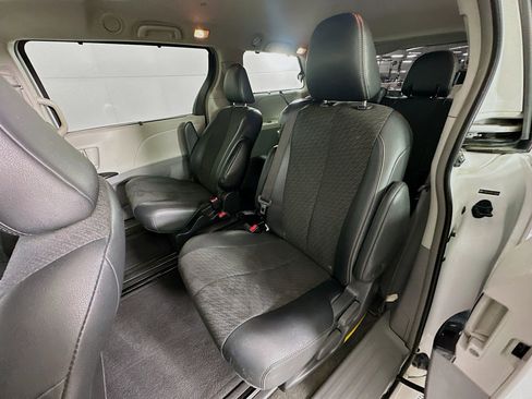 Used 2013 Toyota Sienna SE FWD image 29