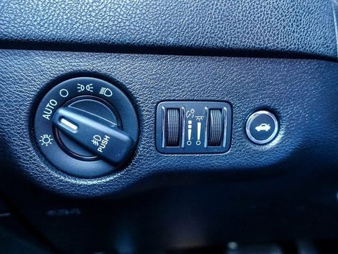 Used 2019 Dodge Charger SXT w/ Blacktop Package image 17