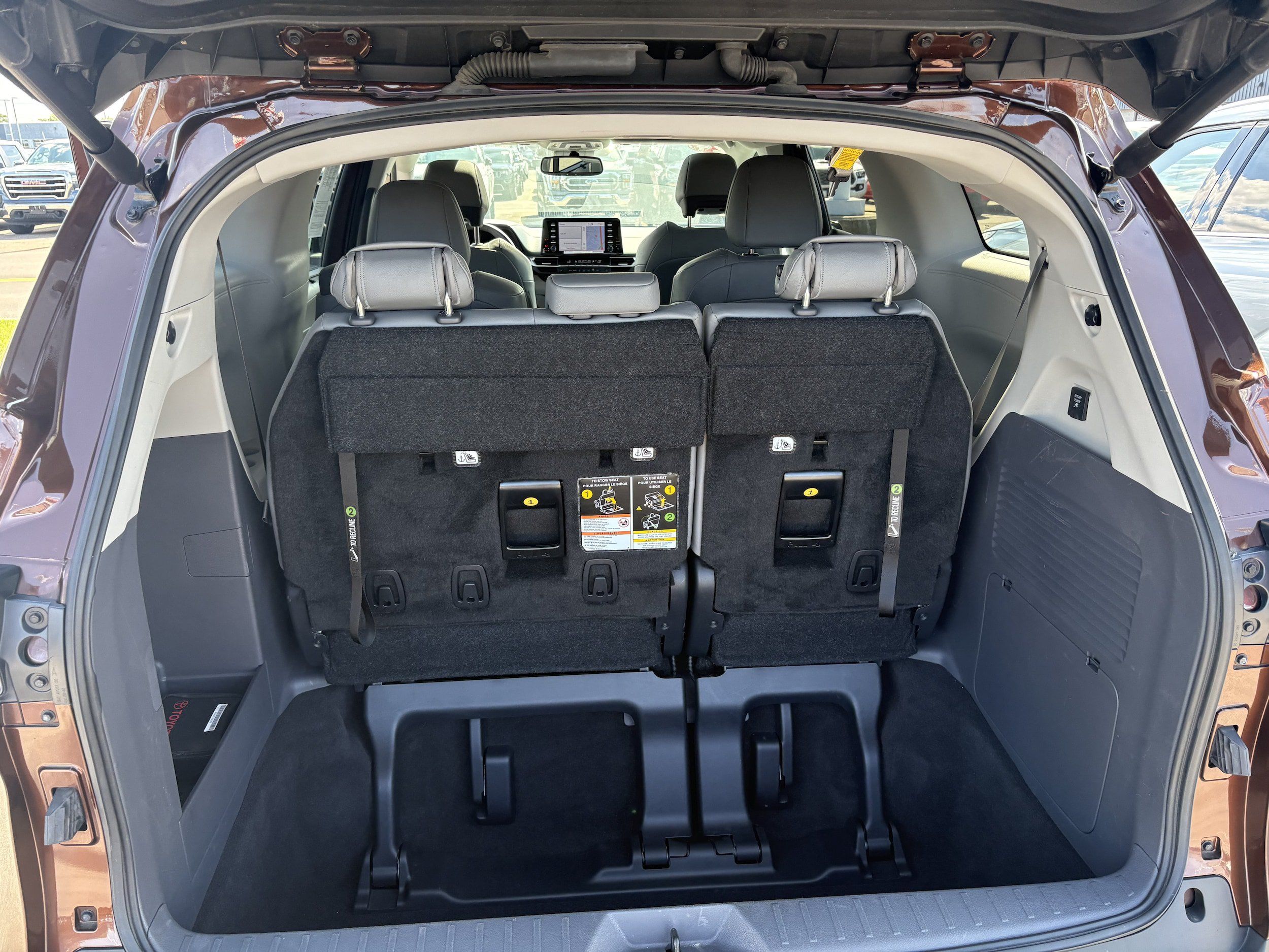 Used 2024 Toyota Sienna XLE w/ XLE Plus Package AWD/4WD image 8