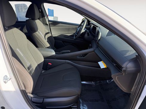 Certified 2025 Hyundai Elantra Sport w/ Cargo Package image 19