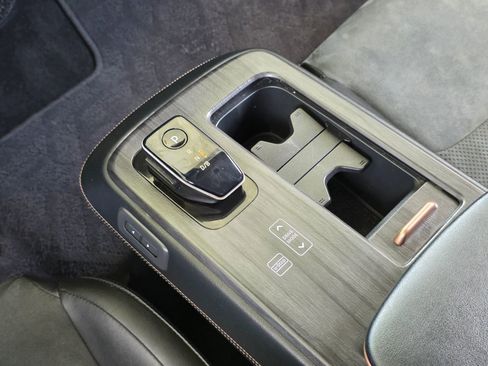 Used 2023 Nissan Ariya AWD image 23