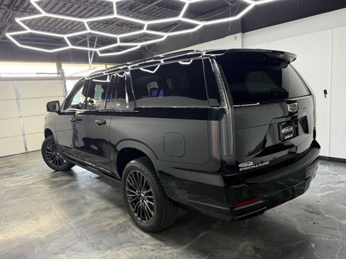 Used 2026 Cadillac Escalade ESV Platinum Sport w/ LPO, ONYX Package AWD/4WD image 3