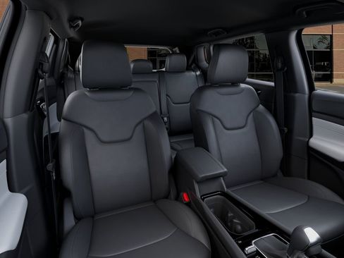 New 2025 Jeep Compass Limited image 16