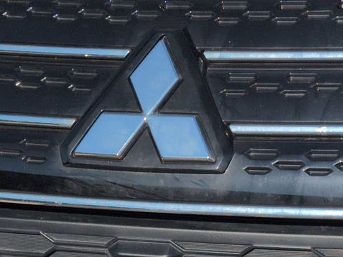 Used 2024 Mitsubishi Outlander ES image 12