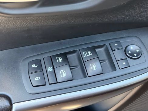 Used 2020 Jeep Cherokee Latitude w/ Cold Weather Group AWD/4WD image 21