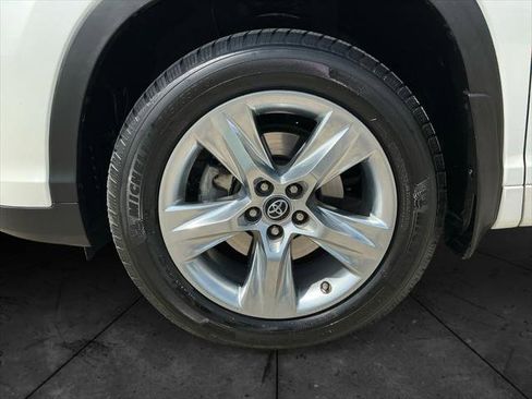 Certified 2019 Toyota Highlander Limited AWD/4WD image 16