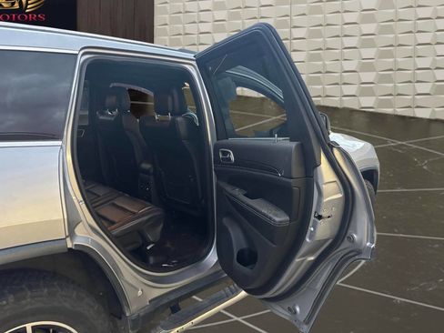 Used 2015 Jeep Grand Cherokee Limited w/ Luxury Group II image 24