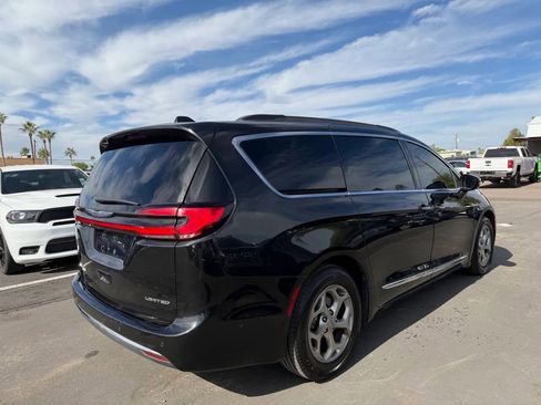 Used 2022 Chrysler Pacifica Limited FWD image 7