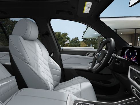 Used 2026 BMW X5 sDrive40i w/ M Sport Package RWD image 9