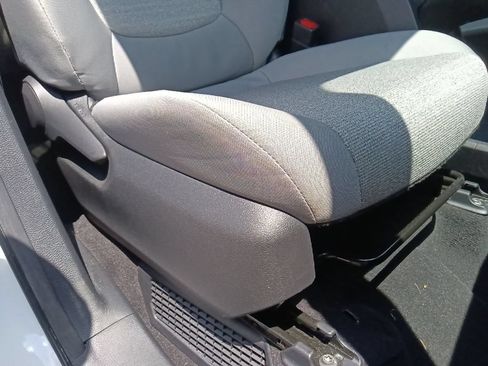 Used 2025 Toyota Sienna LE FWD image 34