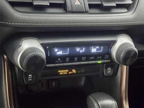 Used 2020 Toyota RAV4 LE image 62