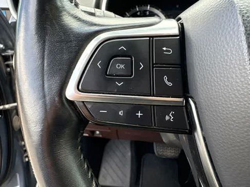 Used 2021 Toyota Highlander XLE FWD image 12