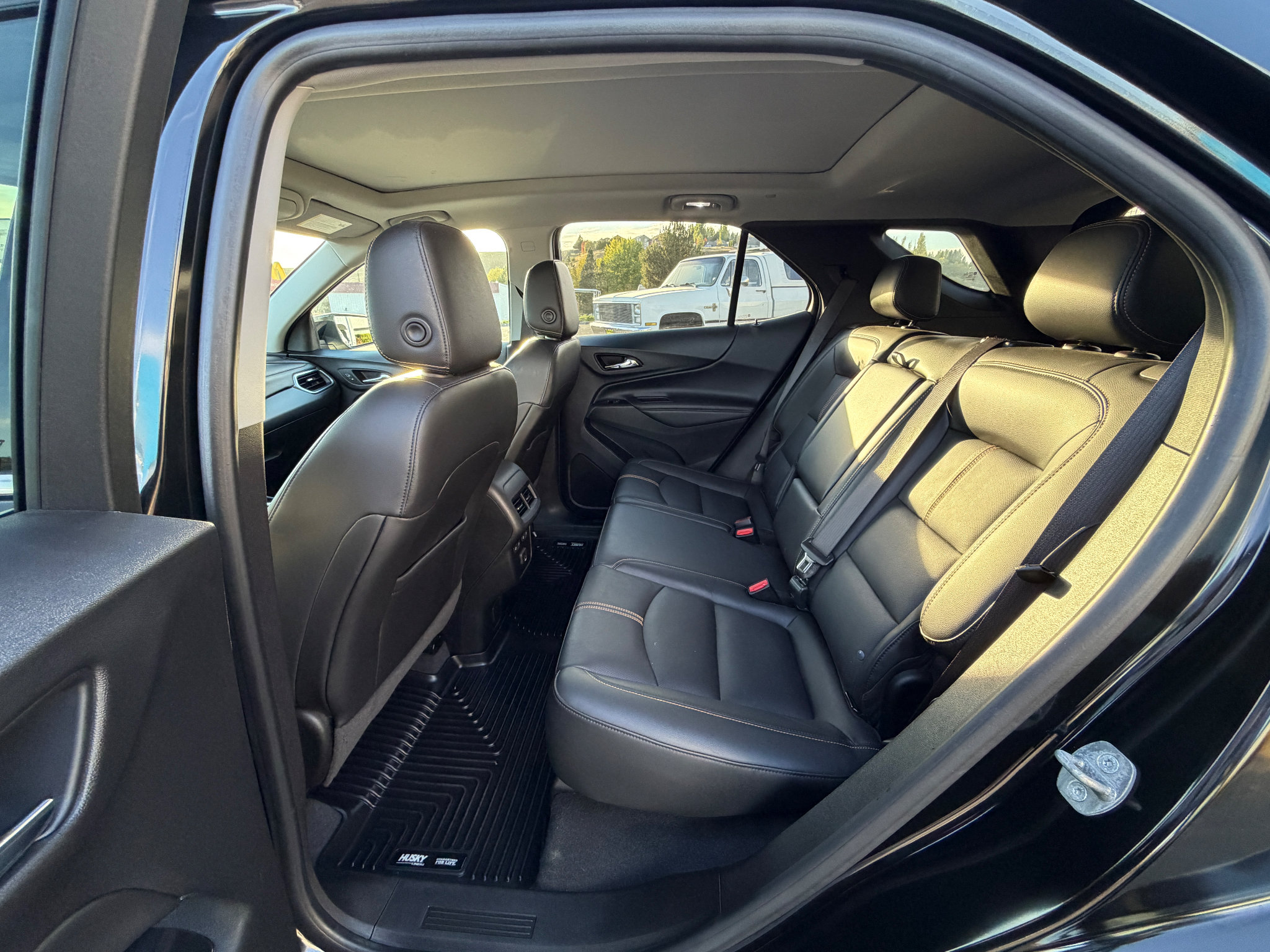 Used 2022 Chevrolet Equinox Premier AWD/4WD image 3