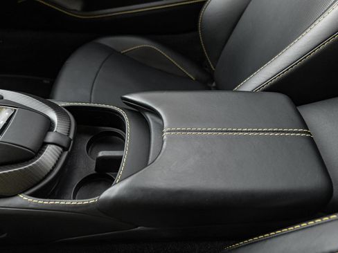 Used 2021 Aston Martin V8 Vantage Roadster image 38