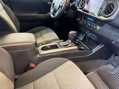 Used 2021 Toyota Tacoma TRD Sport w/ Technology Package RWD image 18