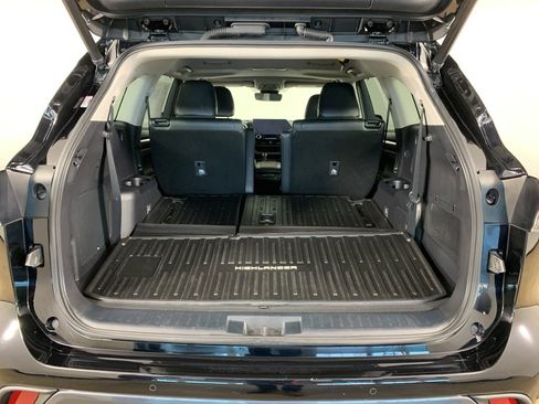 Used 2023 Toyota Highlander Limited image 13