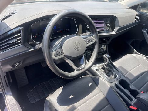 Used 2024 Volkswagen Jetta SE FWD image 4