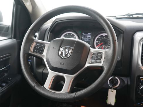 Used 2023 RAM 1500 Classic SLT AWD/4WD image 17