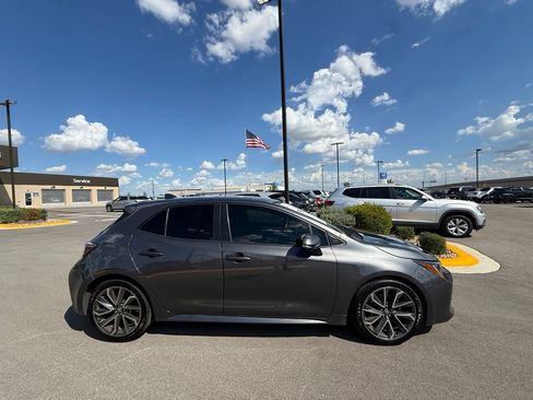 Used 2022 Toyota Corolla XSE FWD image 2