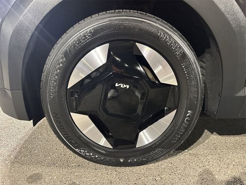 Used 2024 Kia EV9 Wind image 19