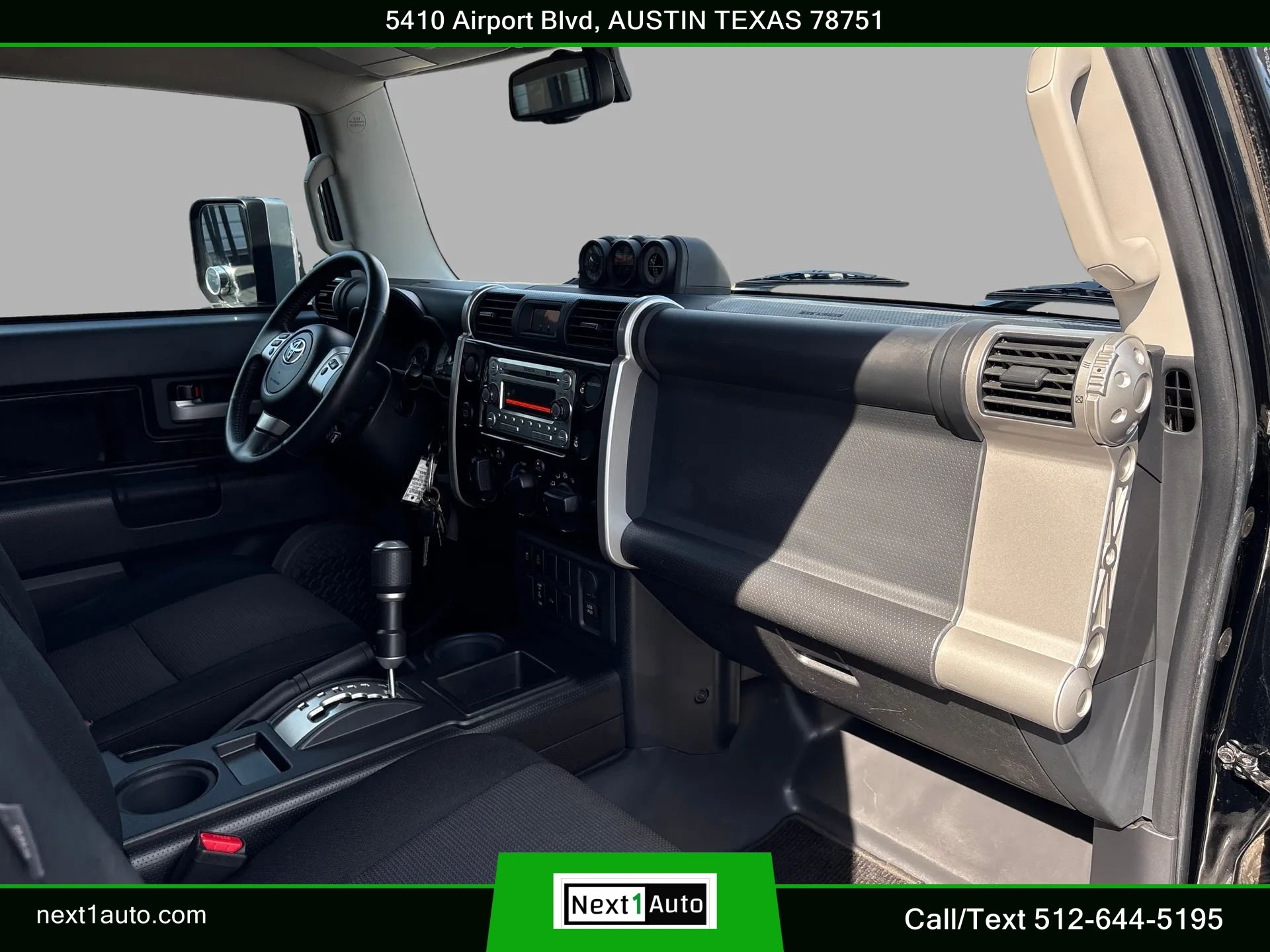 Used 2011 Toyota FJ Cruiser 2WD w/ Upgrade Pkg image 24