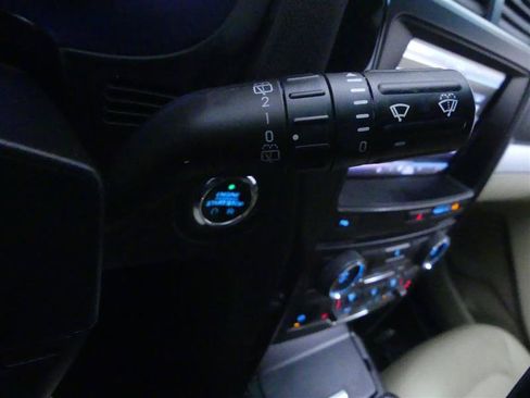 Used 2016 Ford Explorer XLT w/ Equipment Group 202A AWD/4WD image 21