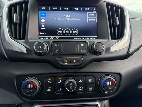 Used 2024 GMC Terrain SLT image 22