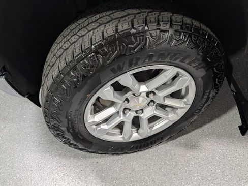 Used 2024 Chevrolet Silverado 1500 LT AWD/4WD image 10