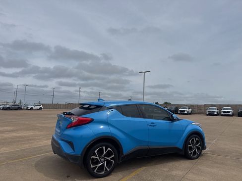 Used 2019 Toyota C-HR XLE FWD image 24