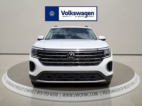 Certified 2026 Volkswagen Atlas SE FWD image 2