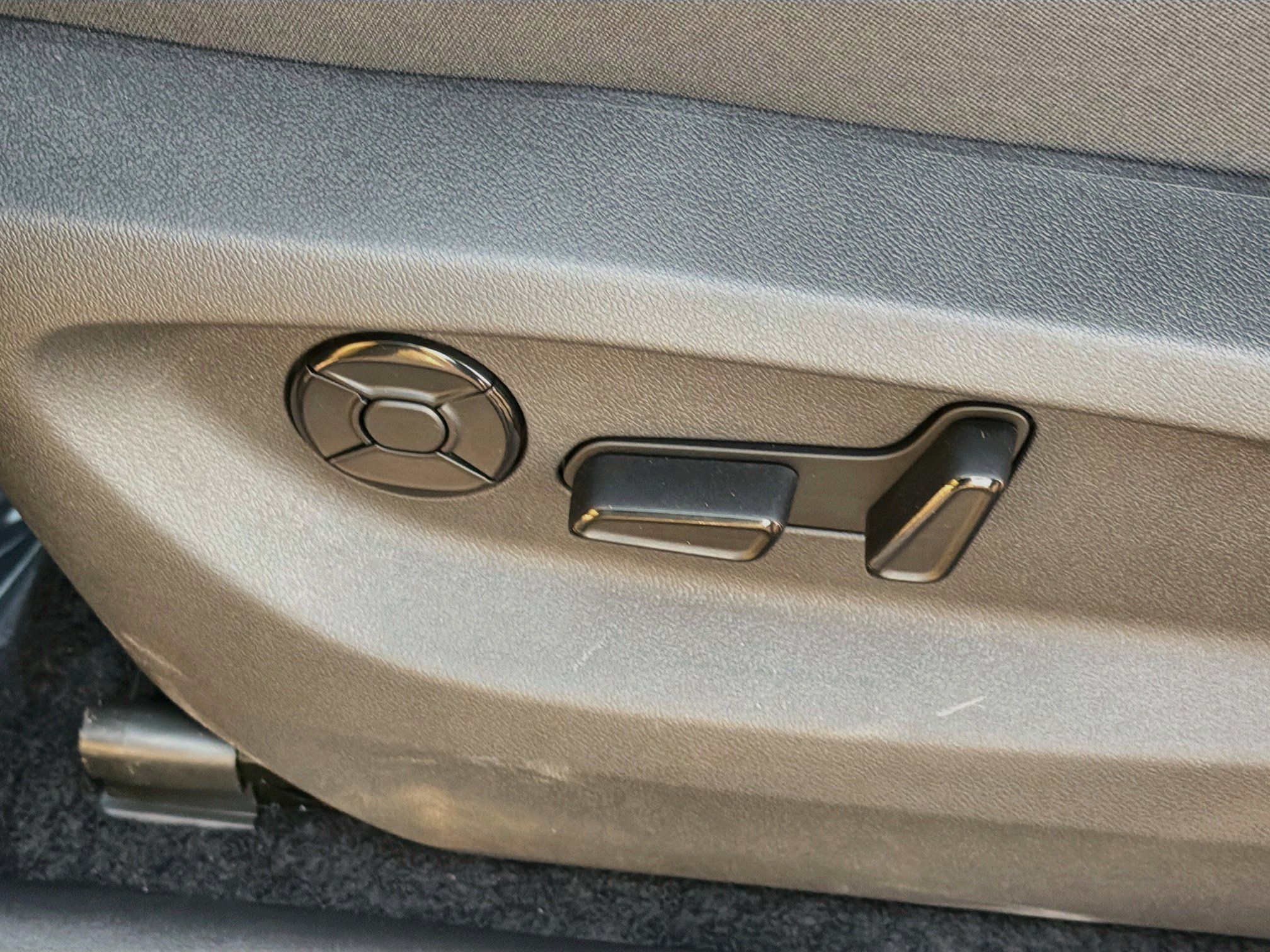 Certified 2026 Volkswagen Tiguan SE R-Line FWD image 25