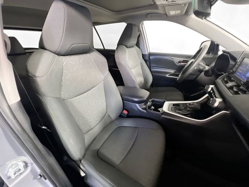 Used 2021 Toyota RAV4 XLE w/ Convenience Package image 31