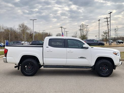 Used 2022 Toyota Tacoma SR5 image 2