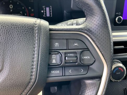 Used 2025 Toyota 4Runner SR5 AWD/4WD image 25