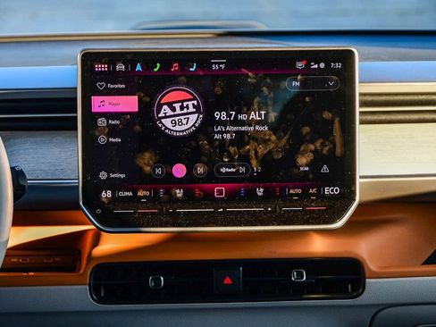 Used 2025 Volkswagen ID. Buzz 1st Edition image 15