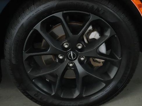 Used 2023 Chrysler Pacifica Touring-L w/ Uconnect Theater Family Group AWD/4WD image 10