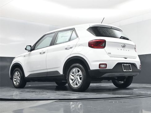 New 2025 Hyundai Venue SE image 12