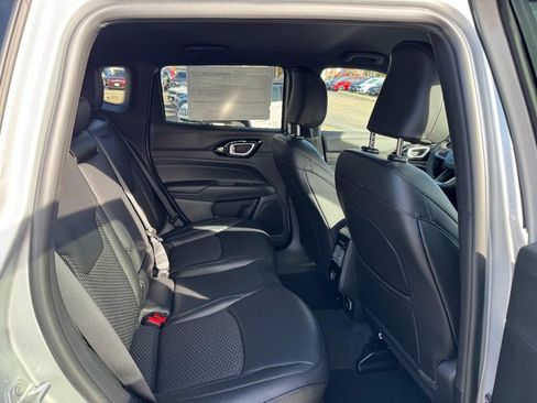 New 2026 Jeep Compass Latitude image 5