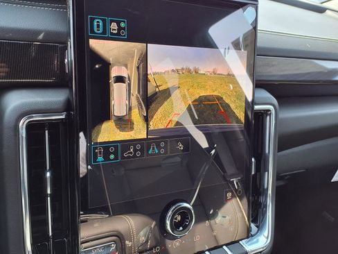 New 2026 GMC Yukon XL Elevation w/ Elevation Premium Package AWD/4WD image 4