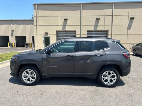 Used 2024 Jeep Compass Latitude AWD/4WD image 12