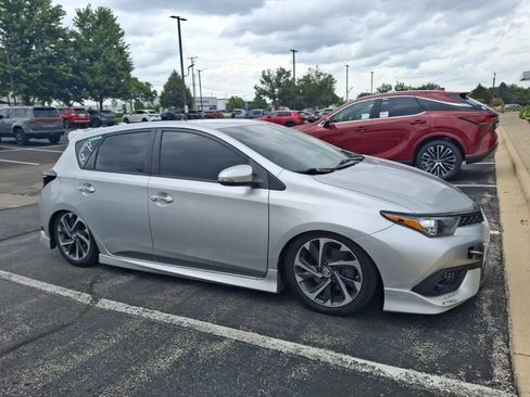 Used 2017 Toyota Corolla iM w/ All-Weather Mat Package FWD image 2