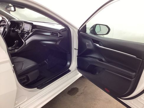 Used 2022 Toyota Camry SE w/ Convenience Package FWD image 17
