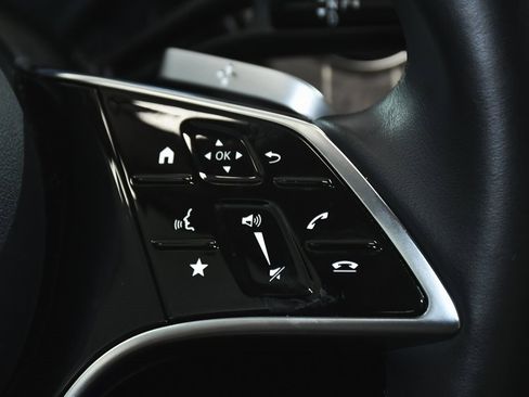 Used 2025 Mercedes-Benz E 450 4MATIC Sedan image 36