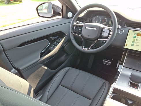 New 2026 Land Rover Range Rover Evoque Hoxton AWD/4WD image 17