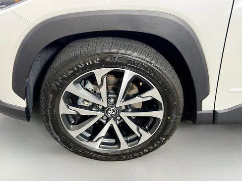 Used 2022 Toyota Corolla Cross XLE w/ Convenience Package AWD/4WD image 13