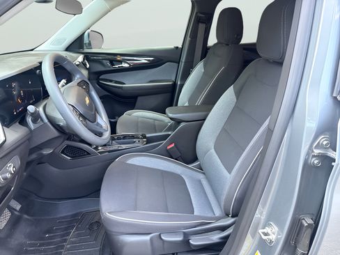 Used 2024 Chevrolet TrailBlazer LT AWD/4WD image 14
