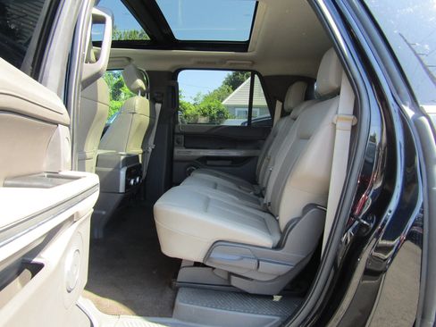 Used 2019 Ford Expedition Max XLT w/ Equipment Group 202A AWD/4WD image 11