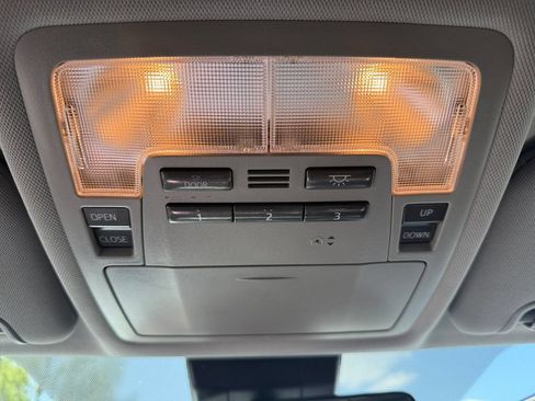 Used 2018 Toyota Highlander SE AWD/4WD image 37