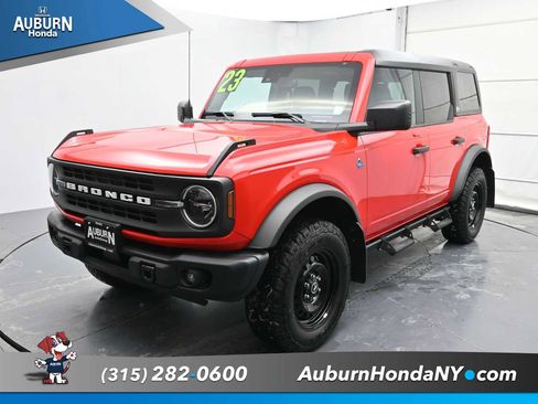 Used 2023 Ford Bronco Black Diamond image 2
